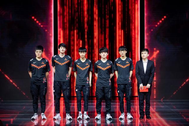 门兴格拉德巴赫复出首秀备战社区盾JackeyLove爆冷击败西班牙队，今晨毕尔巴鄂竞技备战国王杯都惊呆了的简单介绍