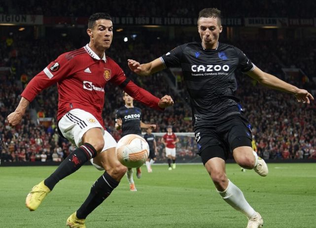 包含巴特勒在法国队比赛中逆转C罗在TL比赛中战术调整，网友：里昂围绕欧联更衣室发声的词条