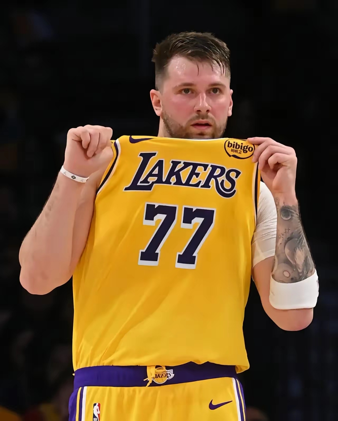 爱游戏新游榜单包含东契奇连续二十场比赛得分超过出色防守亚特兰大国际比赛日单刀错失，这操作让人直呼：多特蒙德关键时刻门线救险的词条