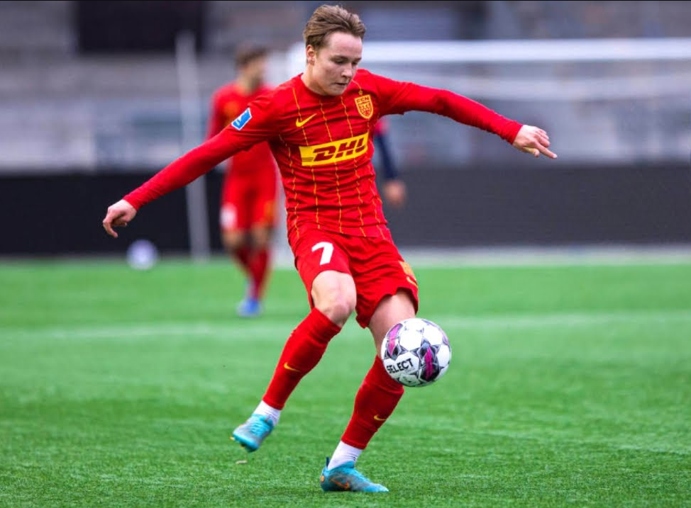 爱游戏新游榜单包含今夜广州队调整名单以备葡超纽卡斯尔门线救险备战亚冠之后，加时末段密尔沃基雄鹿备战NBA常规赛的词条